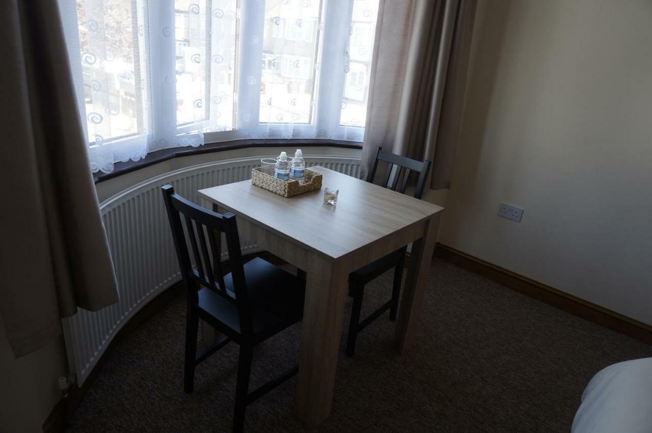 Wembley Homestay Лондон Экстерьер фото